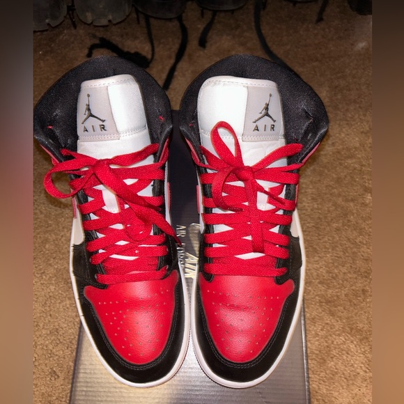 Wmns Air Jordan 1 Mid 'Alternate Bred Toe - Picture 7 of 9